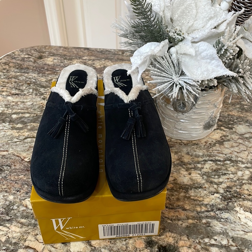 NWT White Mountain Black Suede Clogs